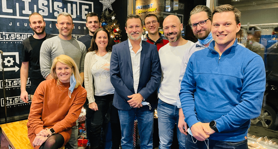 photo de groupe corpo, collègues d'entreprises avec scénarios teambuilding.